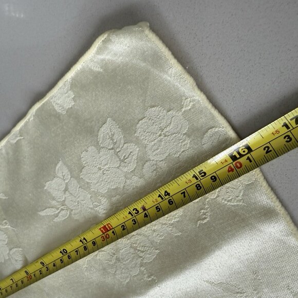 Damask Set Of 16 Napkins Creamy Pale Yellow 16x16” Square Floral Lightly Used - Picture 4 of 6